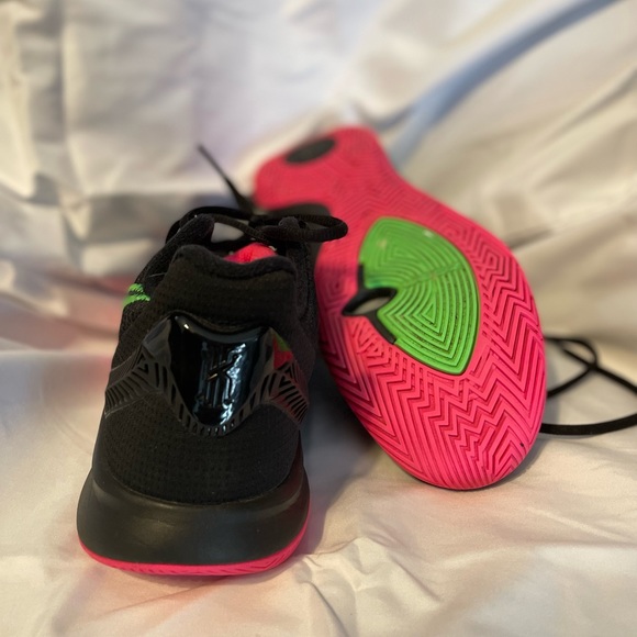 kyrie flytrap 2 hyper pink